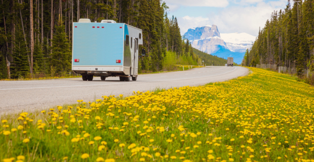 Le printemps est le moment idéal pour prendre la route et faire de l’exploration à bord de votre véhicule récréatif. De l’air frais au soleil en passant par des foules moins nombreuses, voici quelques raisons pour lesquelles vous devriez planifier des vacances en VR au printemps.